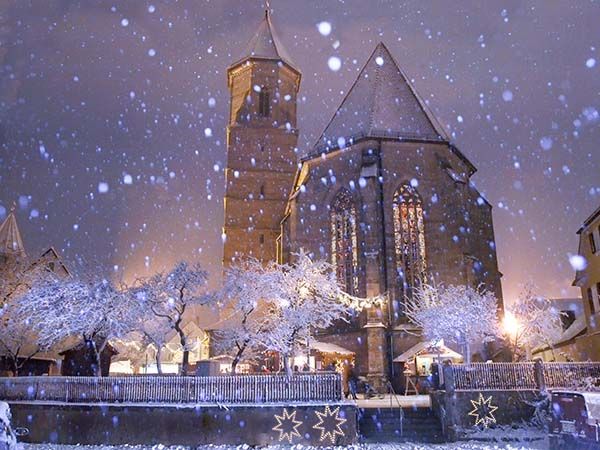 Stadtkirche im Schnee